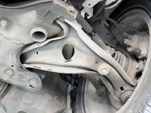 Changer de triangle inférieur d'un véhicule Citroën​ ​Xsara Picasso 2.0 HDi 90​
