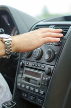 Comment reconnaître qu’il faut nettoyer la climatisation sur le véhicule Peugeot208 HDi 68 ?