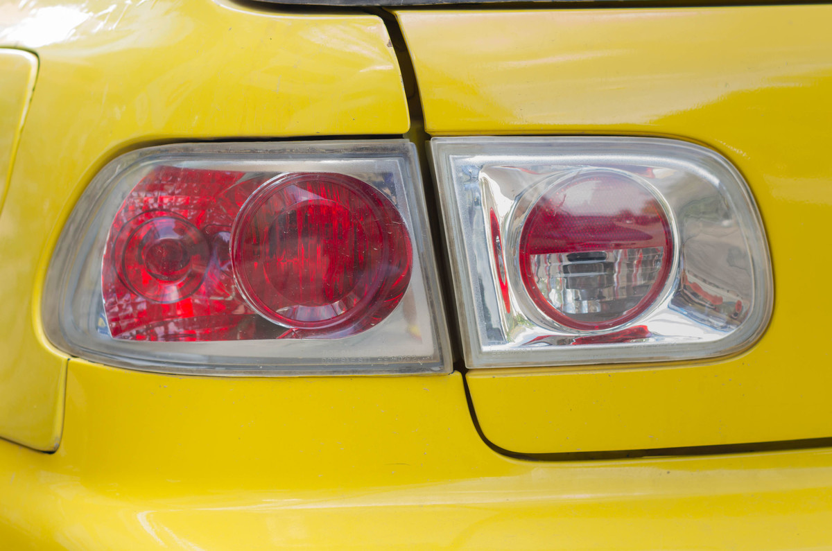 Problème Feux Stop Arrière - Renault Twingo dCi 85 Diesel
