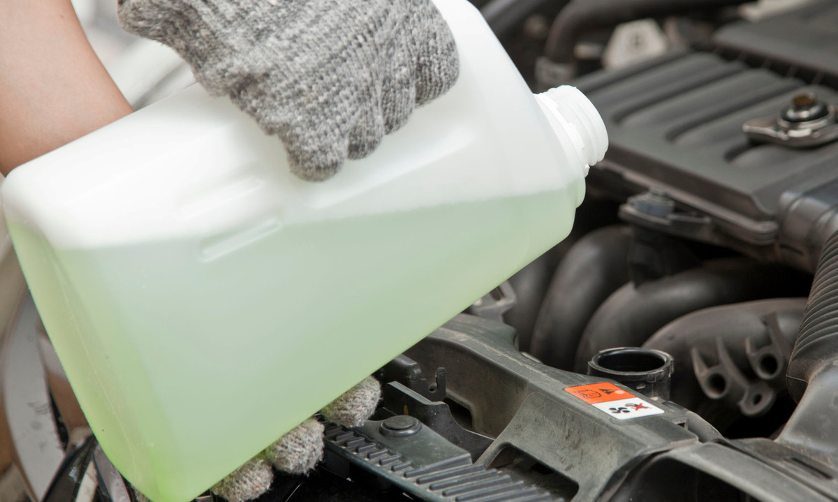 Détecter et réparer une fuite de liquide de refroidissement - Blog  Mister-Auto