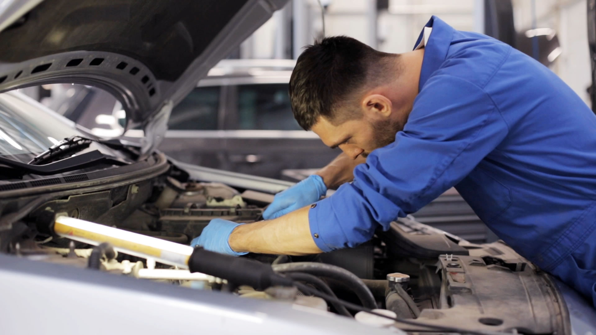 Ремонт автомобиля своими руками видео. Линейный механик. Плохой механик. Car Repair. Механик АТЦ.